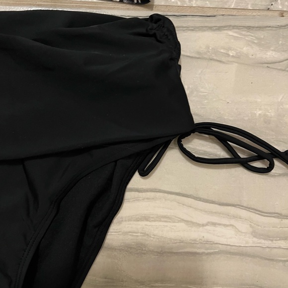 Shekini - Picture 2 of 5